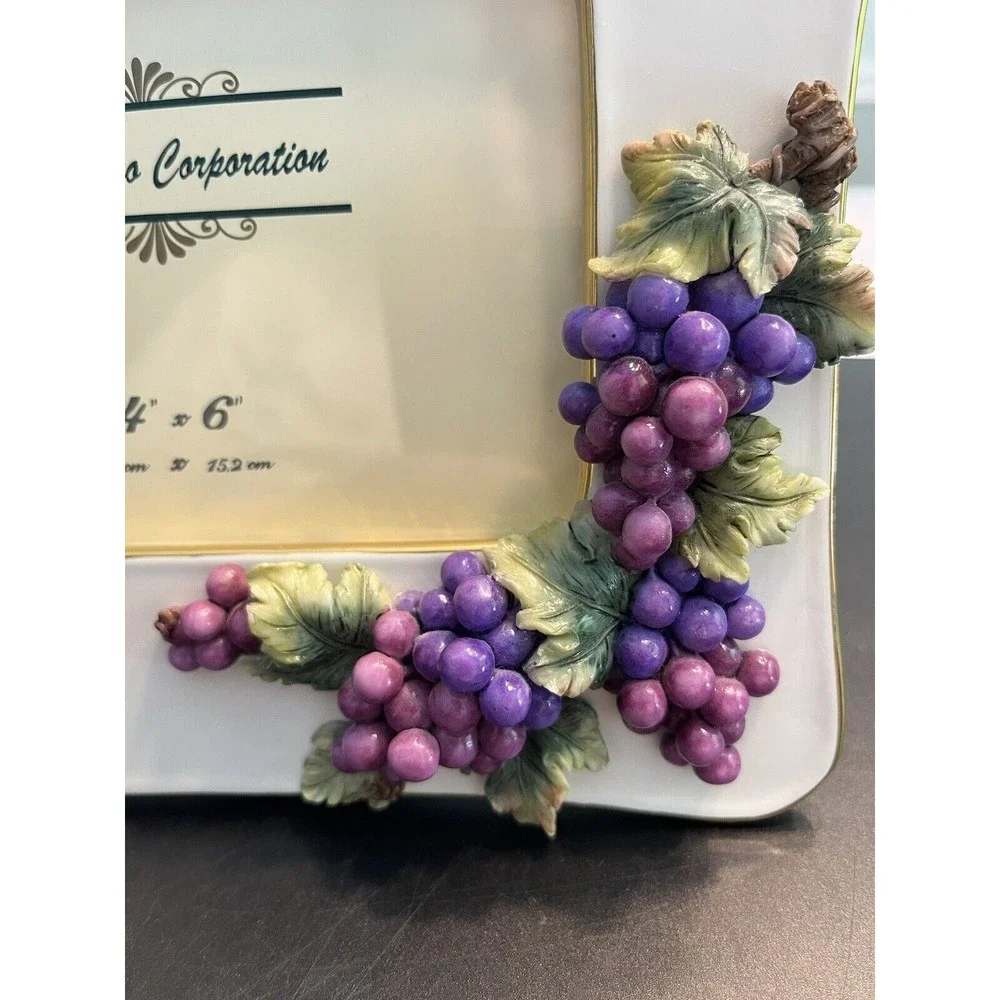 New ~ A Richesco 4x6 Ceramic Picture Picture Frame with Applied Grapes